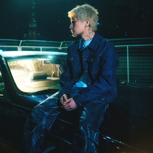 日逼啊…嗯……啊…嗯……
