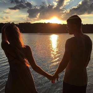 日逼啊…嗯……啊…嗯……
